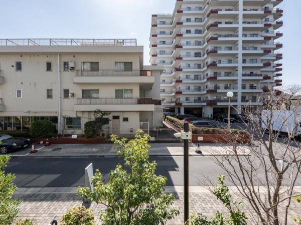 Proud Sakurashinmachi 3LDK Apartment for Sale in Setagaya - Thumbnail 2
