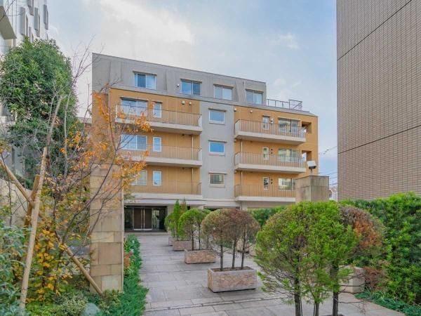 Renovated 1LDK Apartment for Sale in Minami Aoyama, Minato-ku, Tokyo - Thumbnail 4