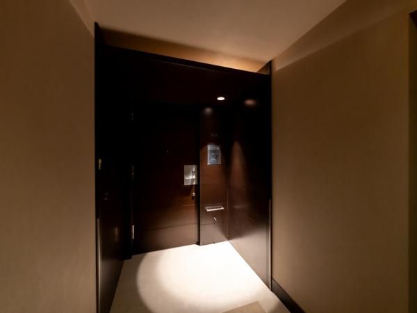 Renovated 1LDK Apartment Near Hiroo Station in Minato - Thumbnail 4