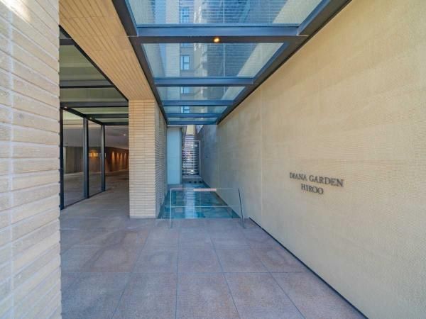 Renovated 1LDK Apartment Near Hiroo Station in Minato - Thumbnail 2