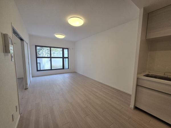 Renovated 2LDK Apartment in Midori-ku, Yokohama – 71.64m² - Thumbnail 2