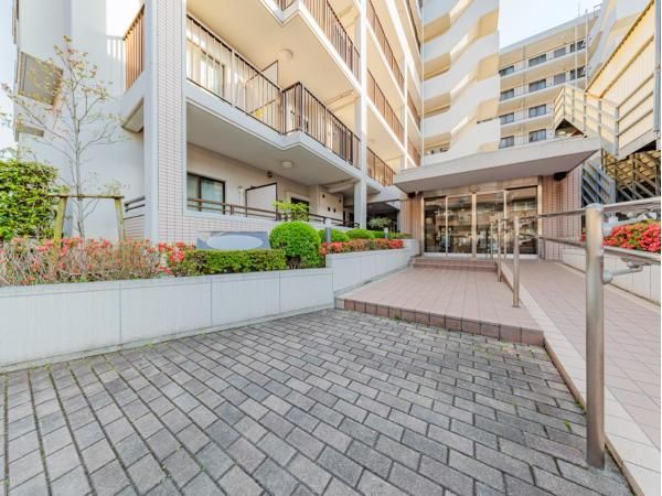 Renovated 3LDK Apartment in Funabashi, Chiba - Thumbnail 3