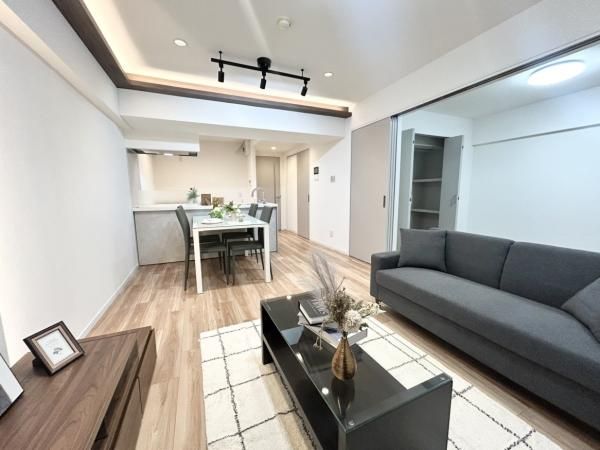 Renovated 2LDK Apartment in Ichikawa, Chiba Near Stations - Thumbnail 2