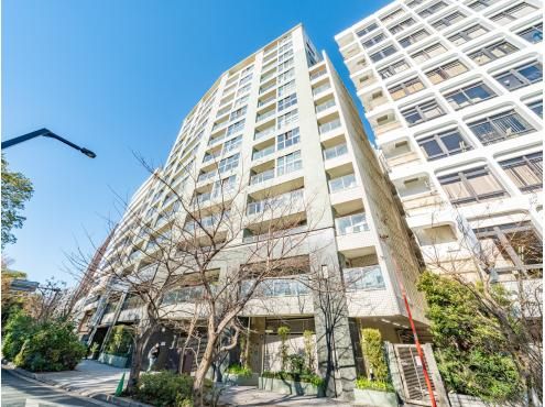 Renovated 3LDK Apartment in Shinjuku, Tokyo - 185 sqm - Thumbnail 3