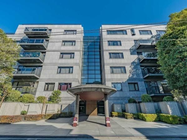 Renovated 3LDK Apartment in Shinjuku, Tokyo - 185 sqm - Thumbnail 4