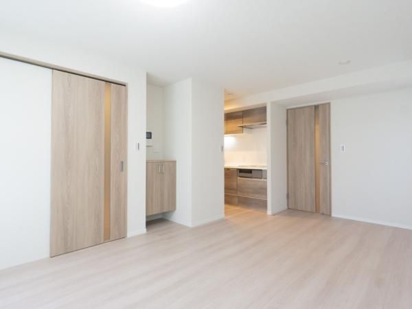Renovated 2LDK Apartment in Imperial Akasaka Forum, Minato-ku - Thumbnail 4