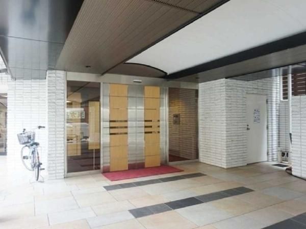 Renovated 2LDK Apartment in Imperial Akasaka Forum, Minato-ku - Thumbnail 3