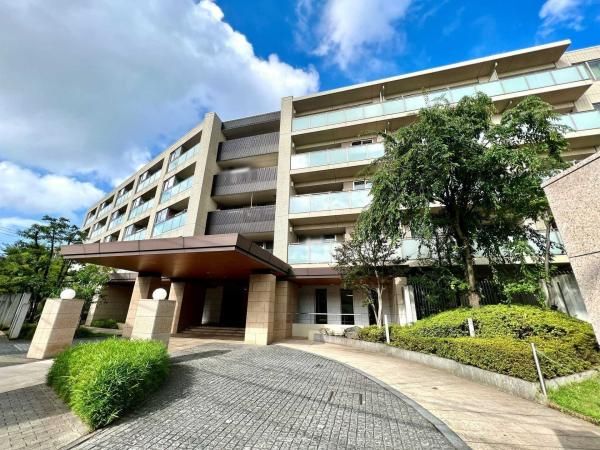 3LDK Apartment for Sale in Higashi-Oi, Shinagawa, Tokyo - Thumbnail 2