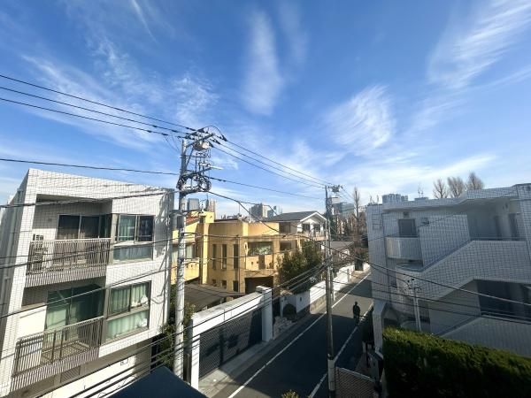 3LDK Apartment for Sale in Mejiro, Toshima-ku, Tokyo - Thumbnail 3
