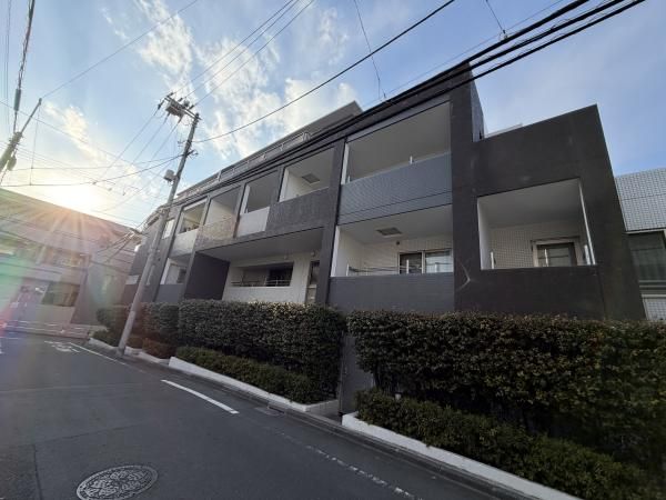 Renovated 2LDK Apartment in Takadanobaba, Shinjuku, Tokyo - Thumbnail 3