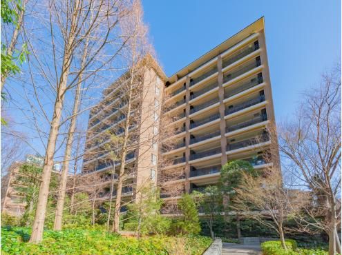 Proud Tower Shibuya 2LDK Apartment with Tokyo Tower View for Sale - Thumbnail 4