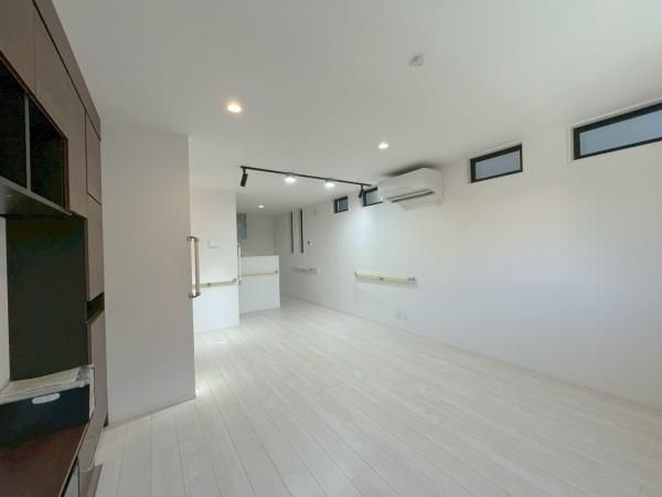 2LDK House for Sale in Tsurumi, Yokohama with Floor Heating - Thumbnail 4