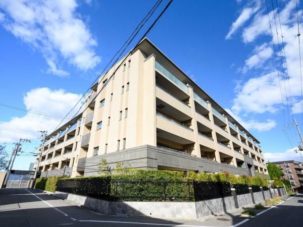 2LDK Apartment for Sale in Hirakata, Osaka - Thumbnail 2