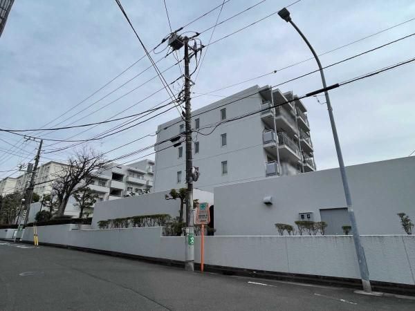 Renovated 3LDK Apartment Near JR Konandai Station, Yokohama - Thumbnail 3
