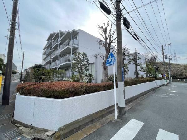 Renovated 3LDK Apartment Near JR Konandai Station, Yokohama - Thumbnail 2