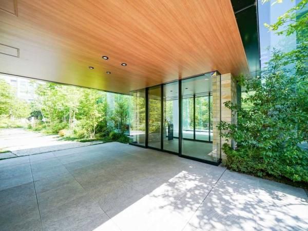 3LDK Apartment for Sale in Higashi-Shinagawa, Shinagawa, Tokyo - Thumbnail 2