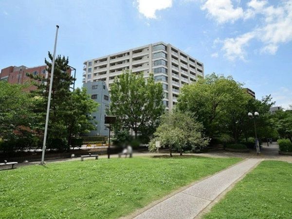 Park Homes Tsukiji Green Side - 140-Unit Condo in Chuo, Tokyo - Thumbnail 2