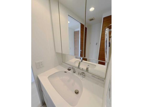 3LDK Apartment with Large Roof Balcony in Funabashi, Chiba - Thumbnail 4