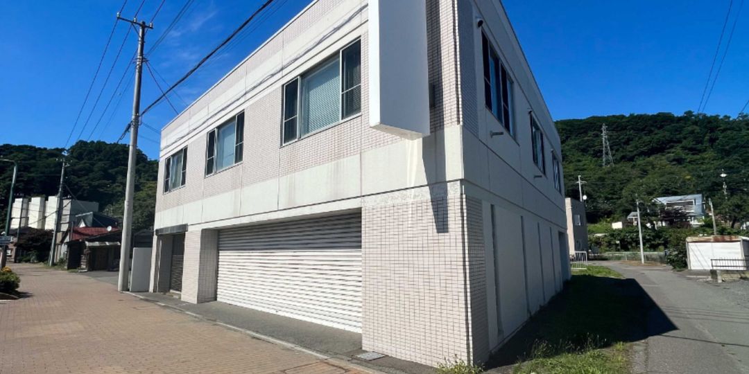 Toya Town Commercial Office and Warehouse Building for Sale - Thumbnail 2