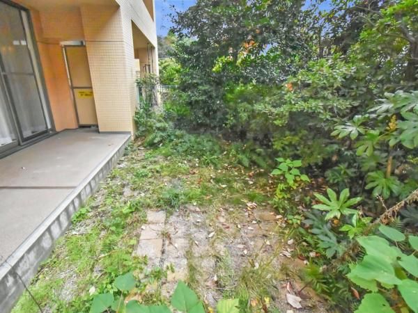Renovated 2LDK+S Apartment for Sale in Hodogaya-ku, Yokohama - Thumbnail 3