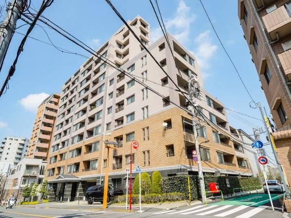 Renovated 3LDK Apartment in Shinjuku, Tokyo - Thumbnail 2