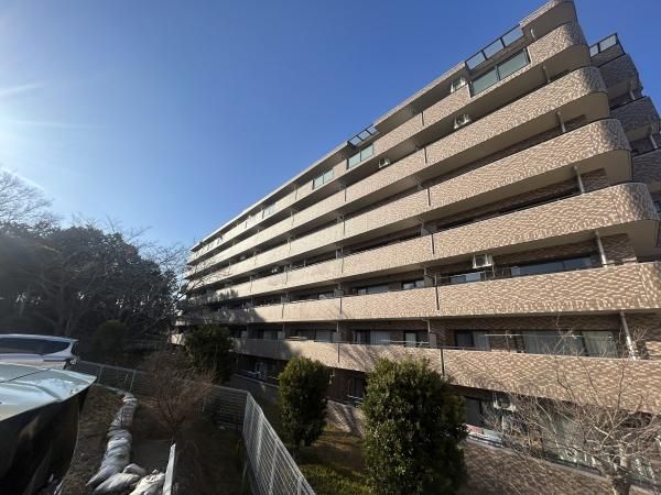 3LDK Apartment for Sale in Kanagawa-ku, Yokohama with Large Terrace - Thumbnail 2
