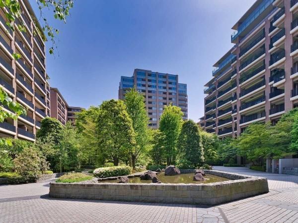 Renovated 2LDK Apartment in Hiroo, Shibuya-ku, Tokyo - Thumbnail 2