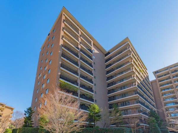 Renovated 2LDK Apartment in Hiroo, Shibuya-ku, Tokyo - Thumbnail 4