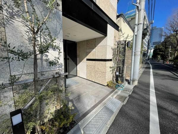 1LDK Apartment for Sale in Wakaba, Shinjuku, Tokyo - Thumbnail 2