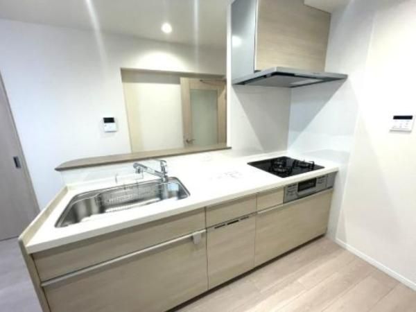 2LDK Apartment for Sale in Chuo Ward, Osaka - 87m2 - Thumbnail 2
