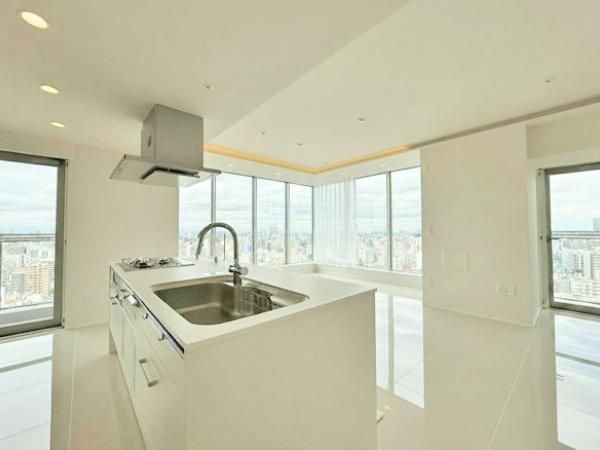 2LDK Apartment in Asakusa Tower, Taito-ku, Tokyo - Thumbnail 2