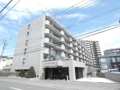 4LDK Apartment in Sapporo Nishi Ward - 106.9 sqm - Renovation Planned — Apartment, Nishi, Hokkaido