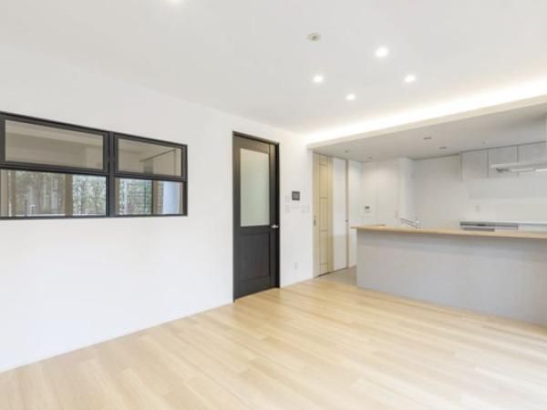 2LDK Apartment for Sale in Kawasaki Near Tama-Plaza Station - Thumbnail 2
