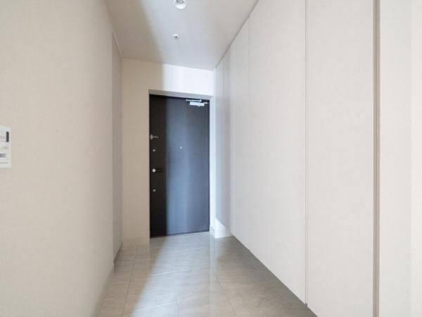 Premium 2LDK Apartment in The Tower Jujo, Kita City - Thumbnail 4