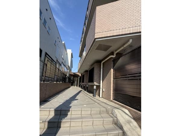 2LDK Apartment for Sale in Tamapuraza, Kawasaki City - Thumbnail 3