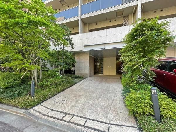 1LDK Apartment for Sale in Akasaka, Minato, Tokyo 42.79m² - Thumbnail 4
