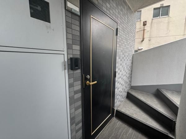 1K Apartment in Minato-ku, Tokyo for Sale - Thumbnail 2