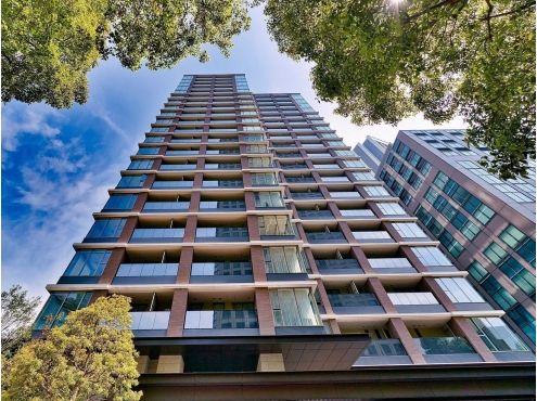 3LDK Top Floor Corner Apartment in Minato-ku, Tokyo - Thumbnail 2