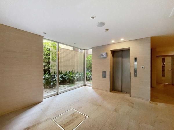3LDK Apartment for Sale in Akasaka, Minato-ku, Tokyo - Thumbnail 2