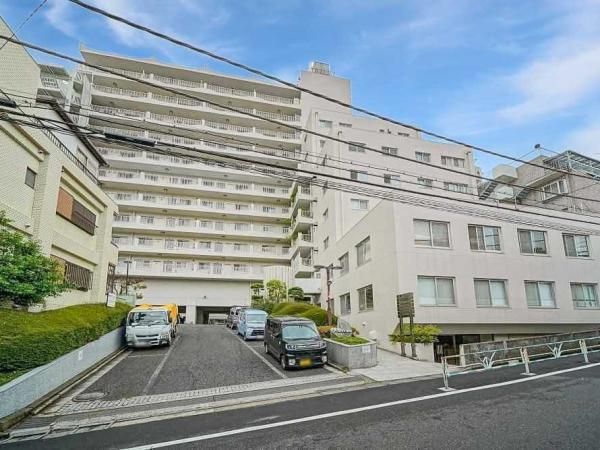 3LDK Apartment for Sale in Hiroo, Shibuya-ku, Tokyo - Thumbnail 2