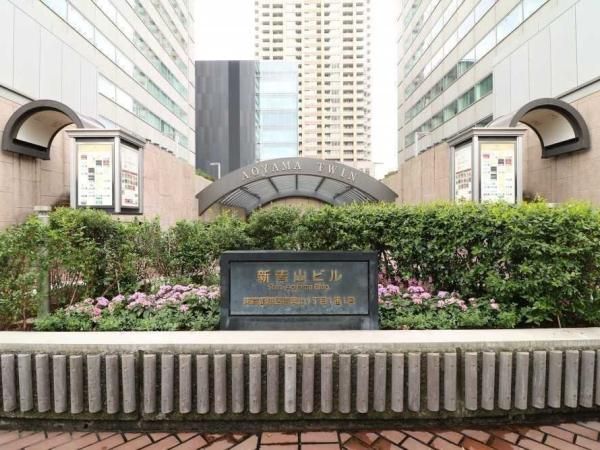 3LDK Apartment for Sale in Akasaka, Minato-ku, Tokyo - Thumbnail 3