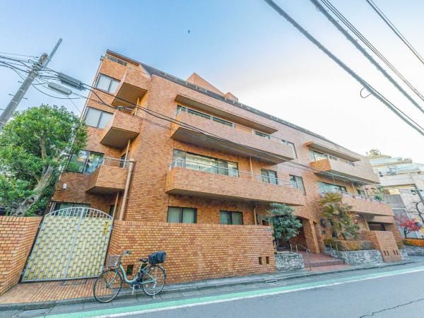 3LDK Apartment for Sale in Akasaka, Minato-ku, Tokyo - Thumbnail 2