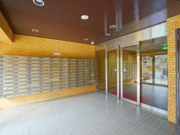 Renovated 1LDK+S Apartment in Bunkyo-ku, Tokyo - Thumbnail 3