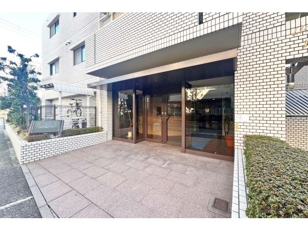 Spacious 4LDK Apartment in Nishinomiya, Hyogo - 148m² - Thumbnail 3