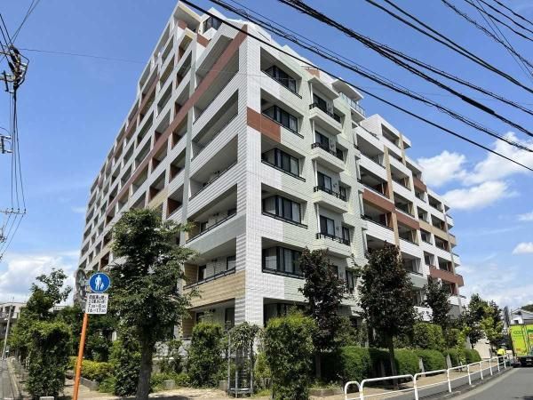 2LDK Apartment for Sale in Shinagawa, Tokyo - 75.58m² - Thumbnail 3
