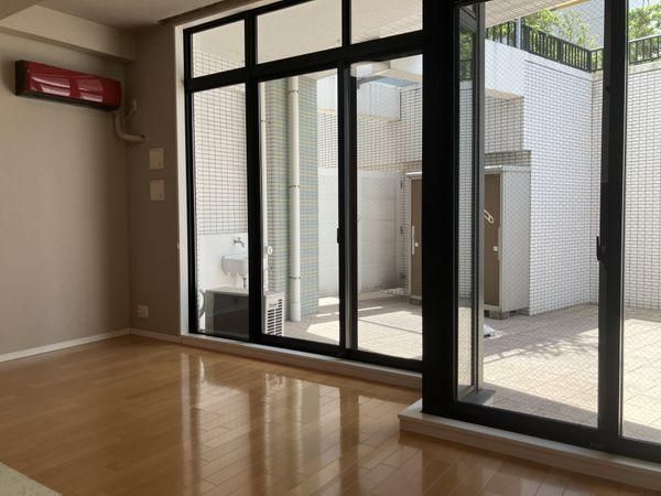 2LDK Apartment for Sale in Shinagawa, Tokyo - 75.58m² - Thumbnail 4
