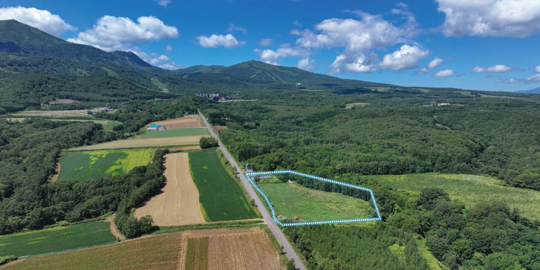 2.4 Hectare Land for Sale in Niseko Hanazono with Mountain Views - Thumbnail 2