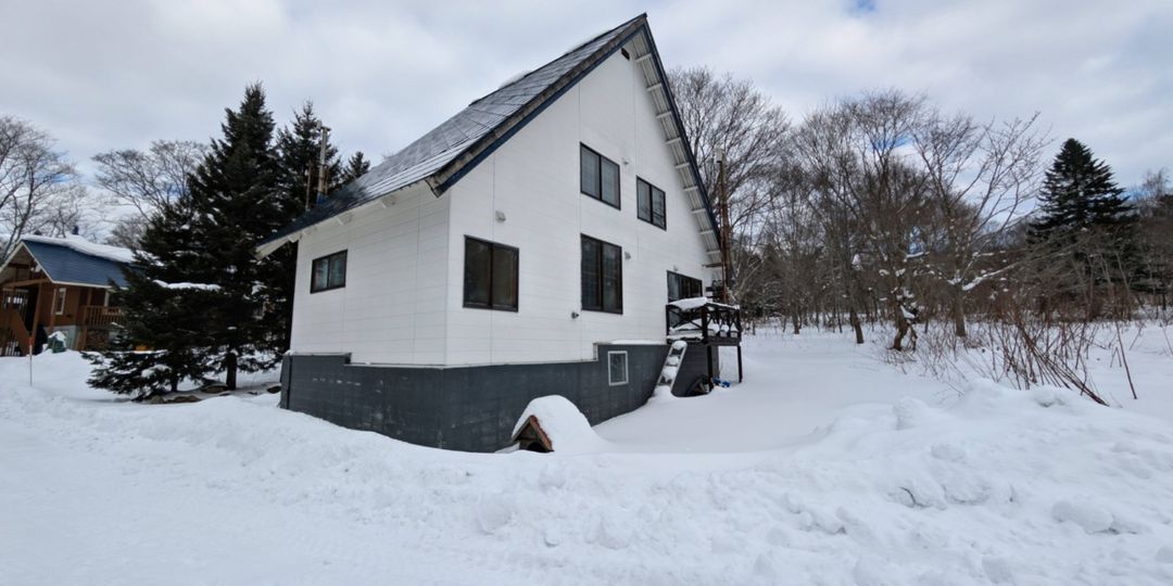 Royal Town Classic Ski Cabin for Sale in Niseko - Thumbnail 2