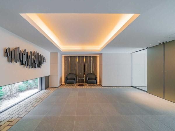 2LDK Corner Apartment for Sale in Shinjuku, Tokyo - Thumbnail 3