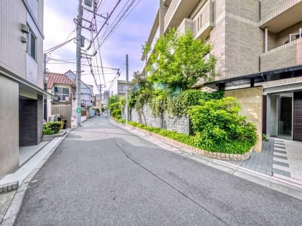 Renovated 2LDK Apartment in Shibuya, Tokyo - 78.08m2 - Thumbnail 4
